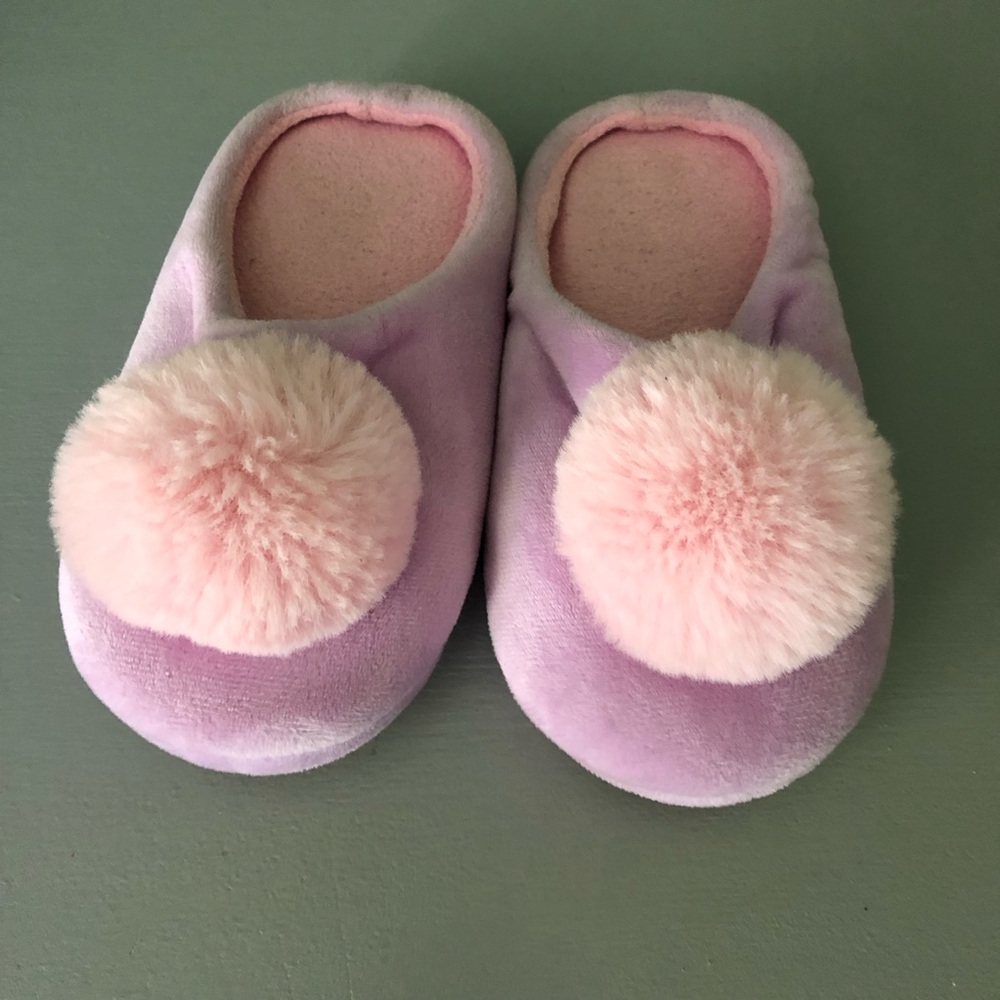 Cute pompom slippers